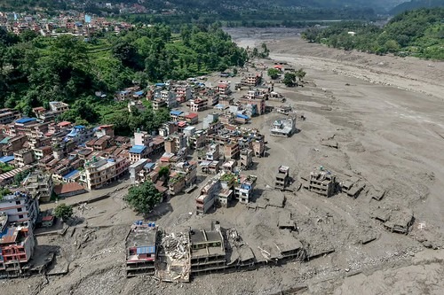 Tragedia din Nepal: Căutarea supraviețuitorilor continuă zi și noapte