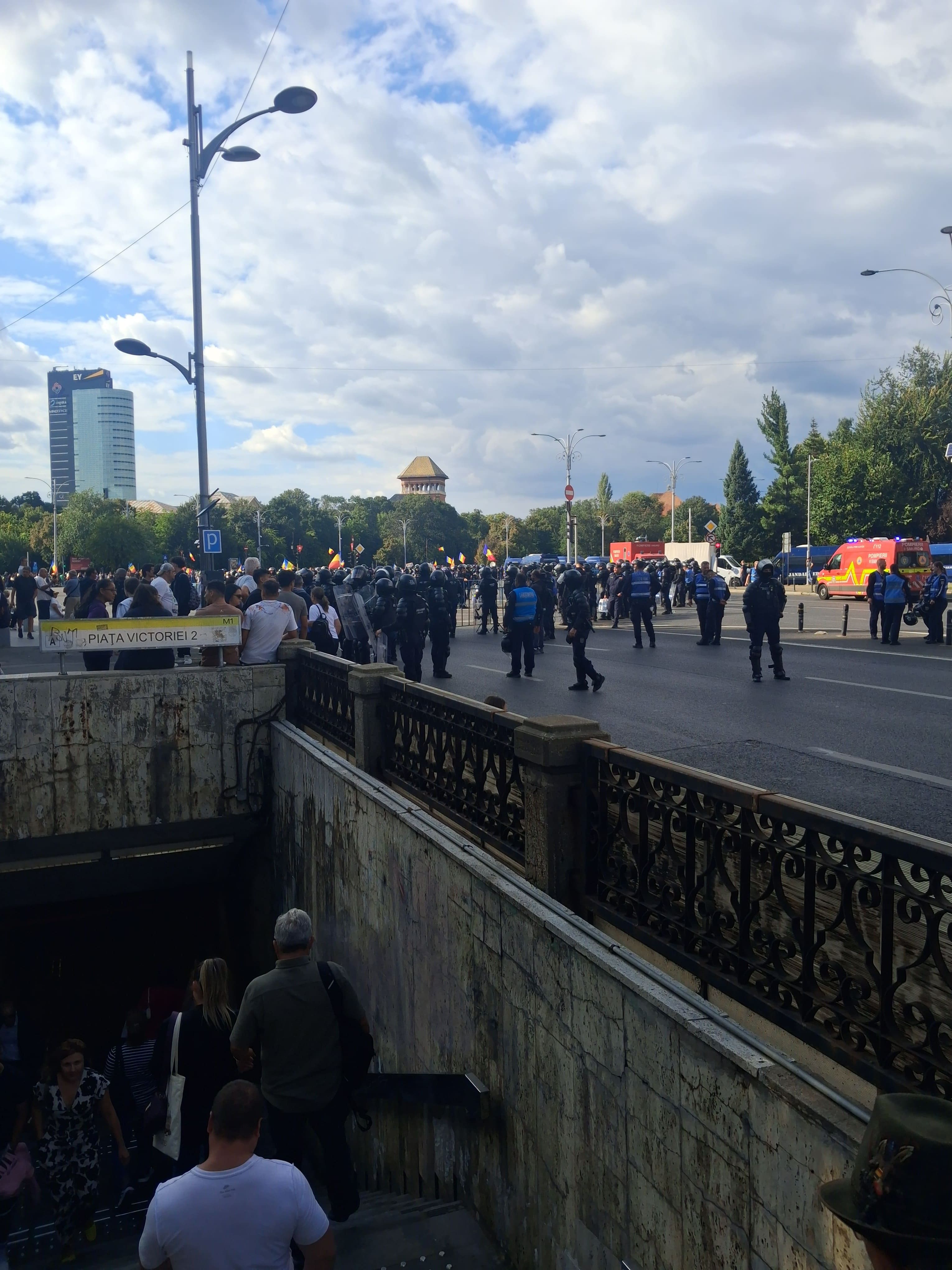 Actualizare: Protestul din Piața Victoriei a degenerat. Zona Piața Victoriei–Buzești, marcată de violențe